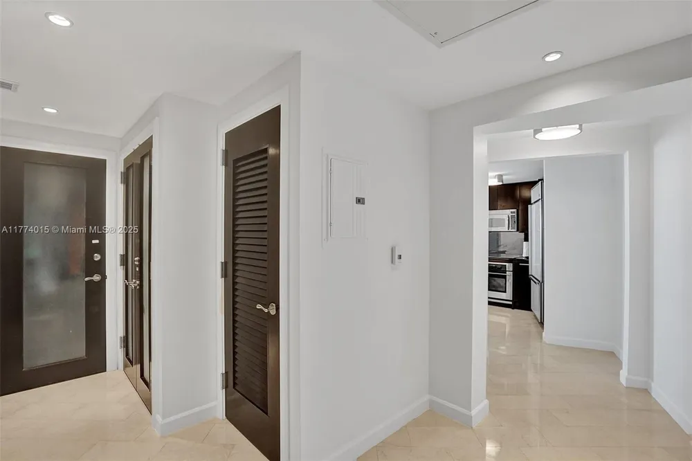 4391 Collins Ave, Miami Beach, FL 33140