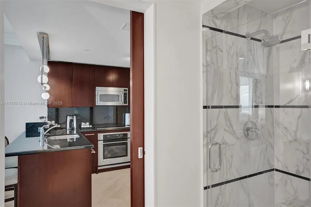 4391 Collins Ave, Miami Beach, FL 33140