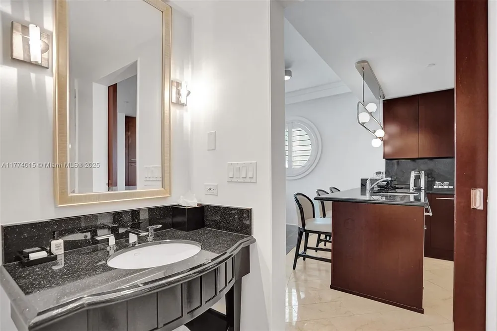4391 Collins Ave, Miami Beach, FL 33140