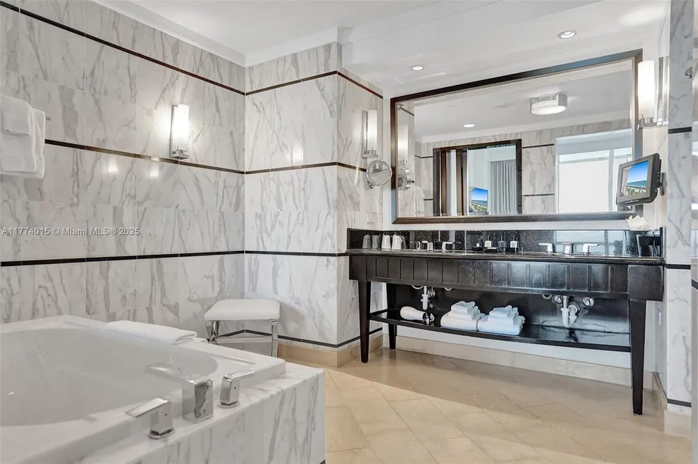 4391 Collins Ave, Miami Beach, FL 33140