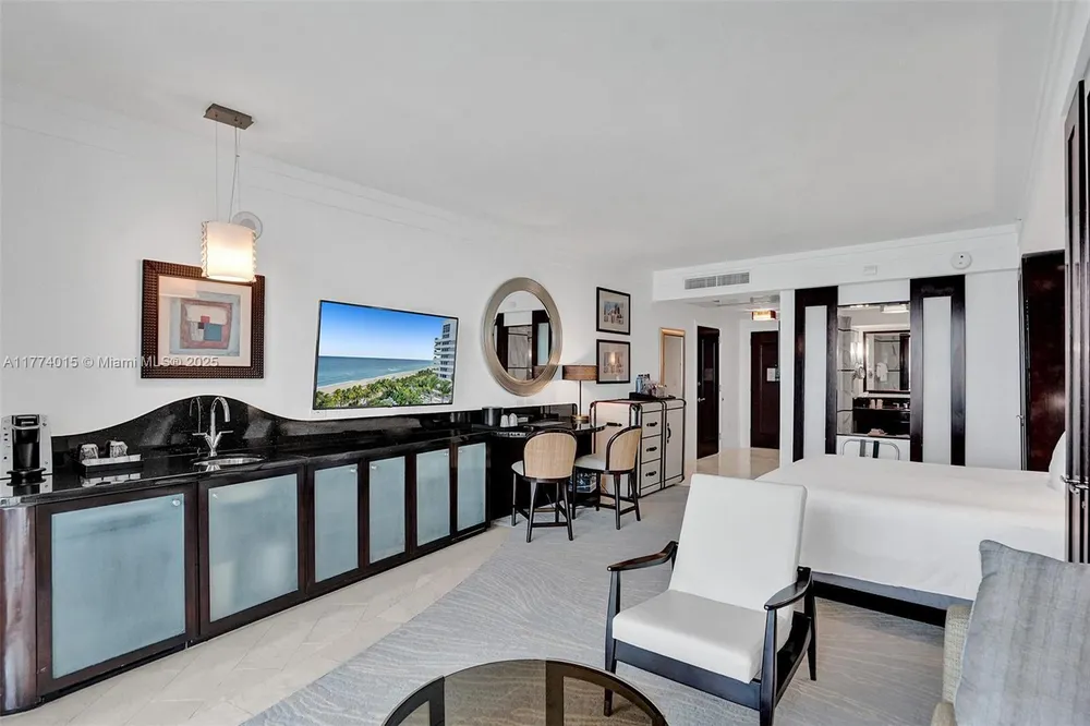 4391 Collins Ave, Miami Beach, FL 33140