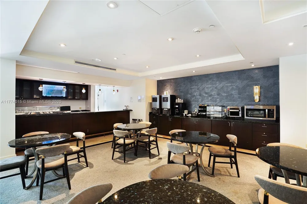 4391 Collins Ave, Miami Beach, FL 33140