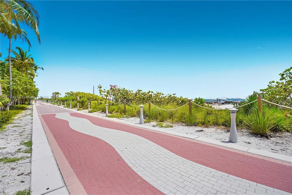 4391 Collins Ave, Miami Beach, FL 33140