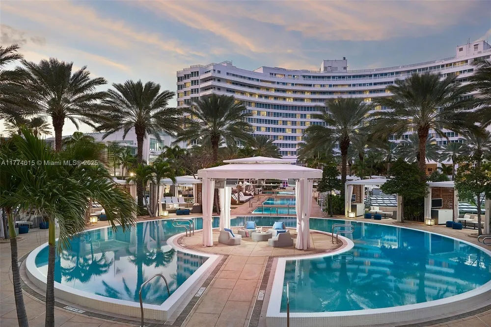 4391 Collins Ave, Miami Beach, FL 33140