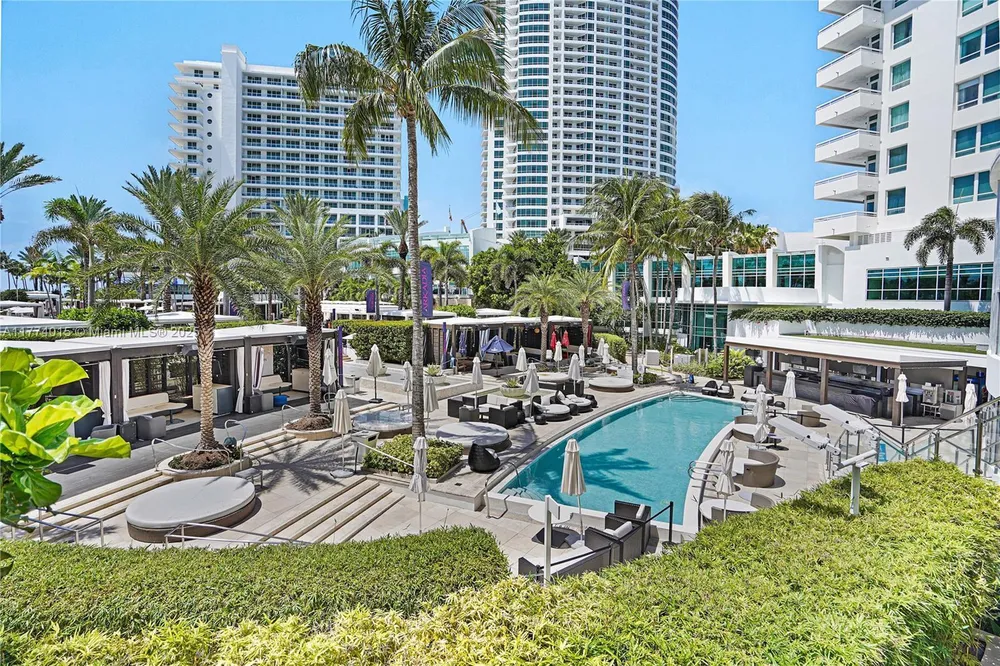 4391 Collins Ave, Miami Beach, FL 33140
