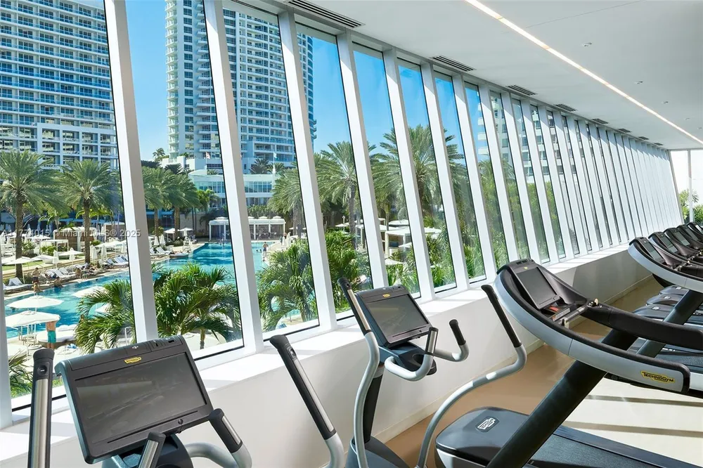 4391 Collins Ave, Miami Beach, FL 33140