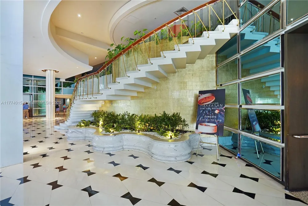 4391 Collins Ave, Miami Beach, FL 33140