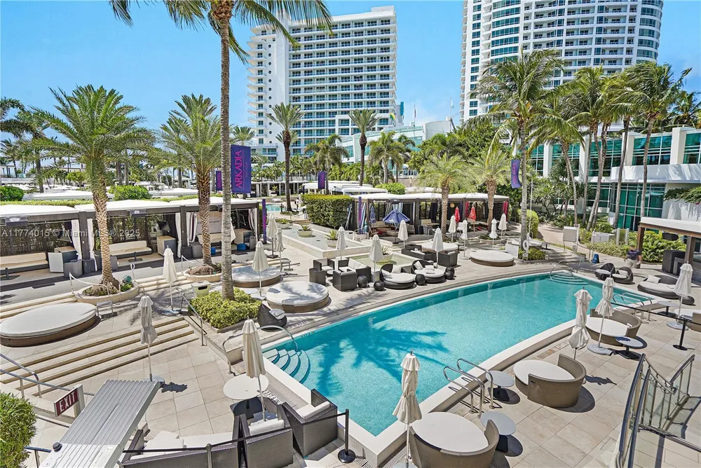 4391 Collins Ave, Miami Beach, FL 33140