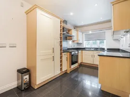 Shoppenhangers Road, Maidenhead thumb 2
