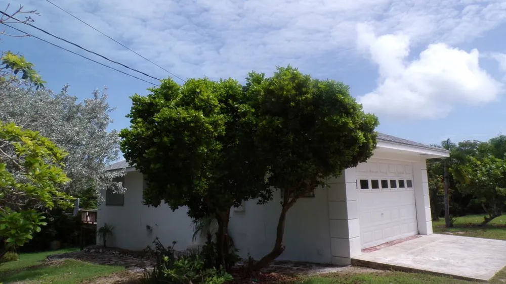 3 bedroom 2 bath house located in Cartwright's, Long Island, Bahamas Long Island
