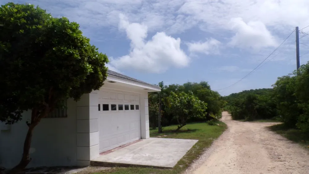 3 bedroom 2 bath house located in Cartwright's, Long Island, Bahamas Long Island
