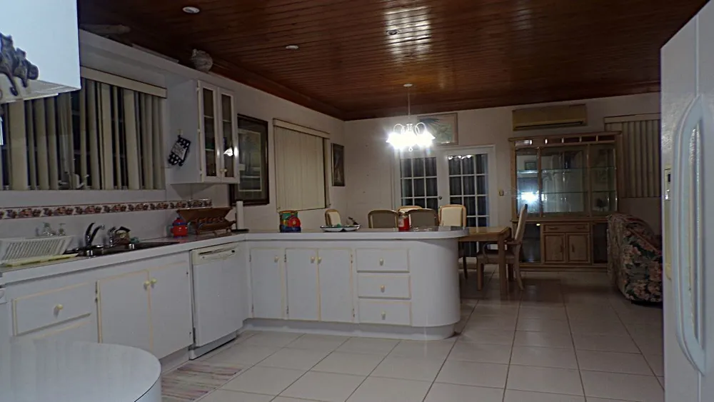 3 bedroom 2 bath house located in Cartwright's, Long Island, Bahamas Long Island