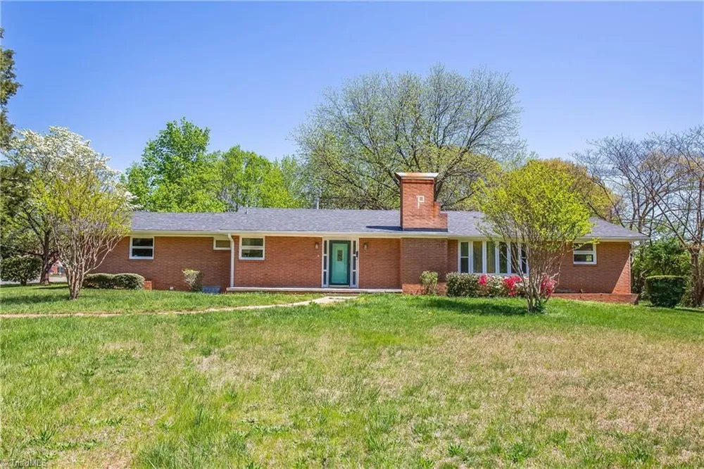 3621 Carver School Rd, Winston-Salem, NC 27105