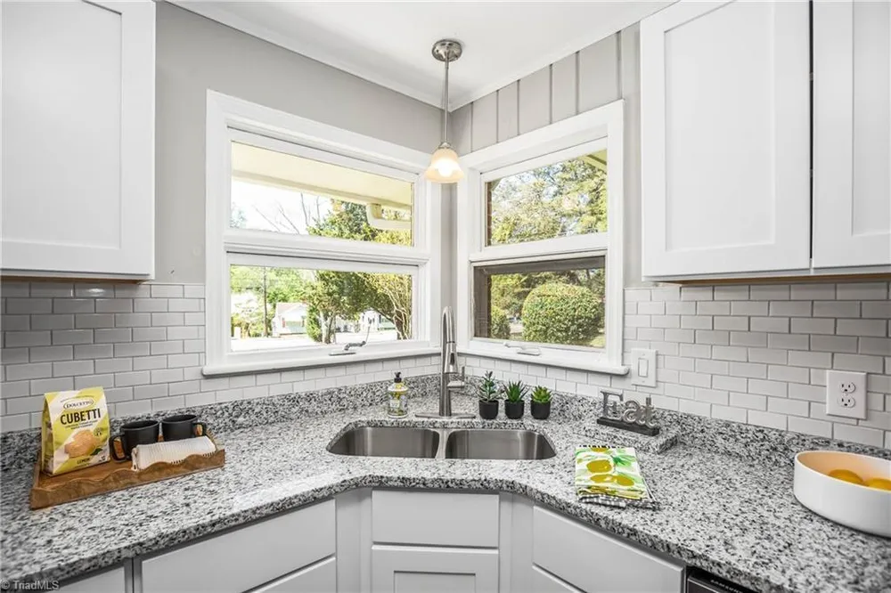 3621 Carver School Rd, Winston-Salem, NC 27105
