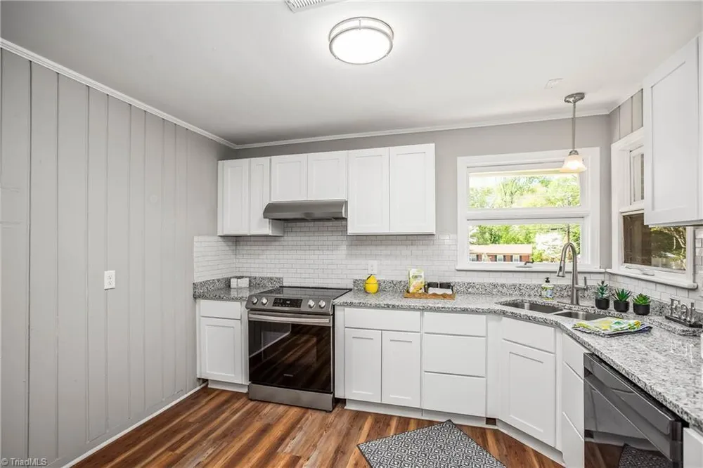 3621 Carver School Rd, Winston-Salem, NC 27105