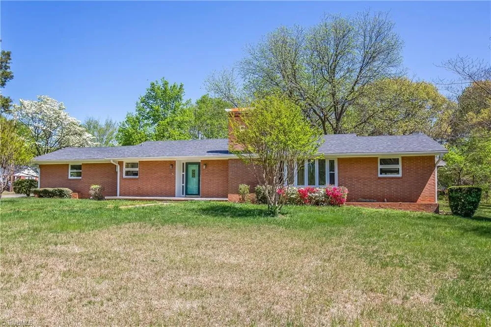 3621 Carver School Rd, Winston-Salem, NC 27105