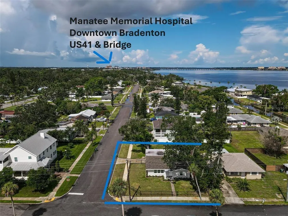 102 20th St NE, Bradenton, FL 34208