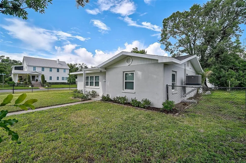 102 20th St NE, Bradenton, FL 34208