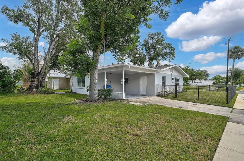 102 20th St NE, Bradenton, FL 34208