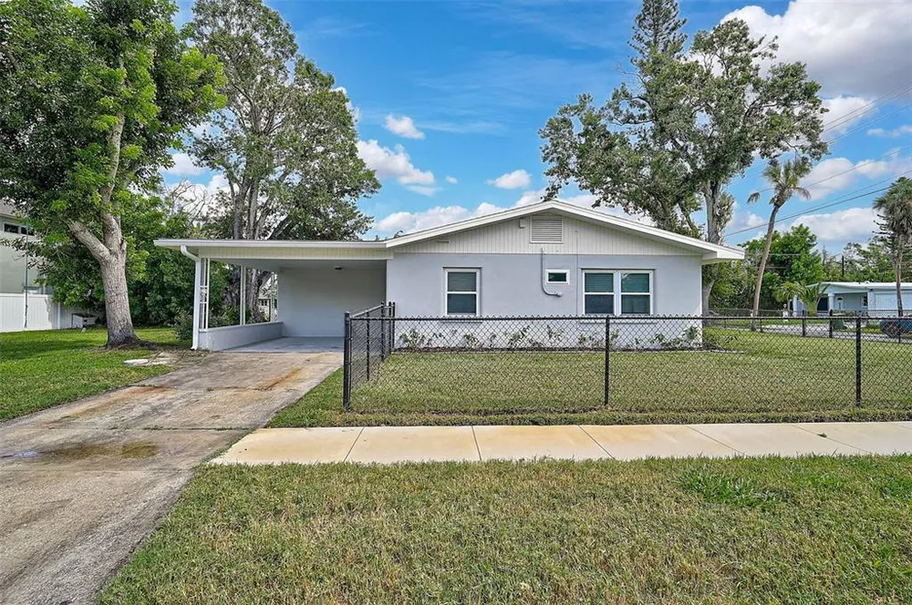102 20th St NE, Bradenton, FL 34208