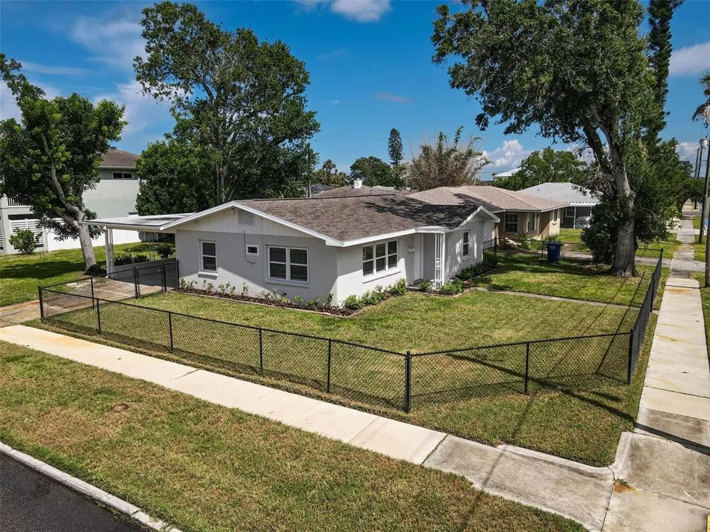 102 20th St NE, Bradenton, FL 34208