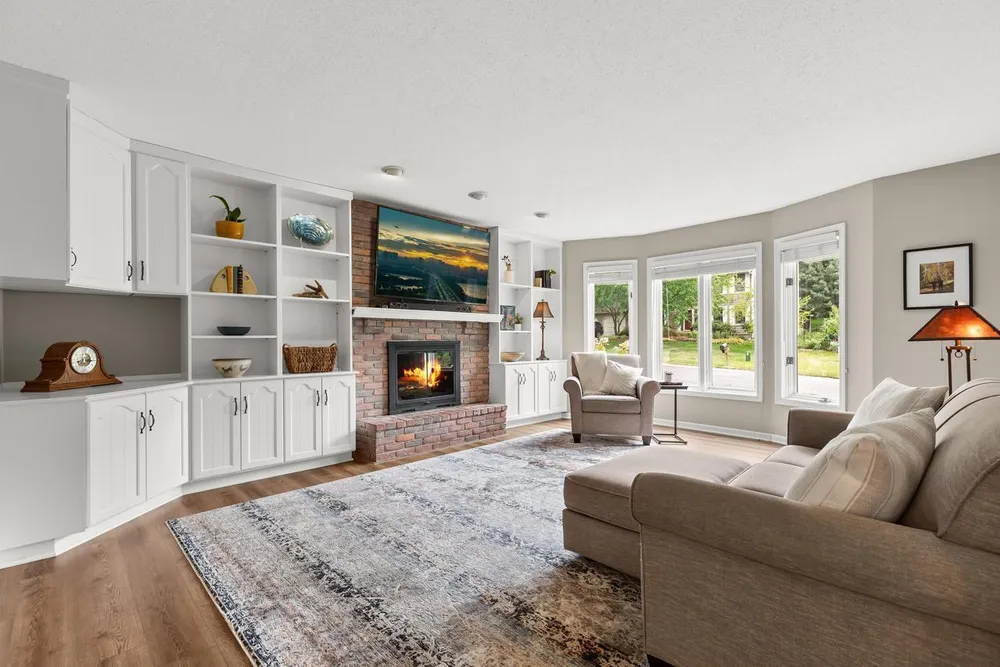 11332 Creekridge Dr, Eden Prairie, MN 55347