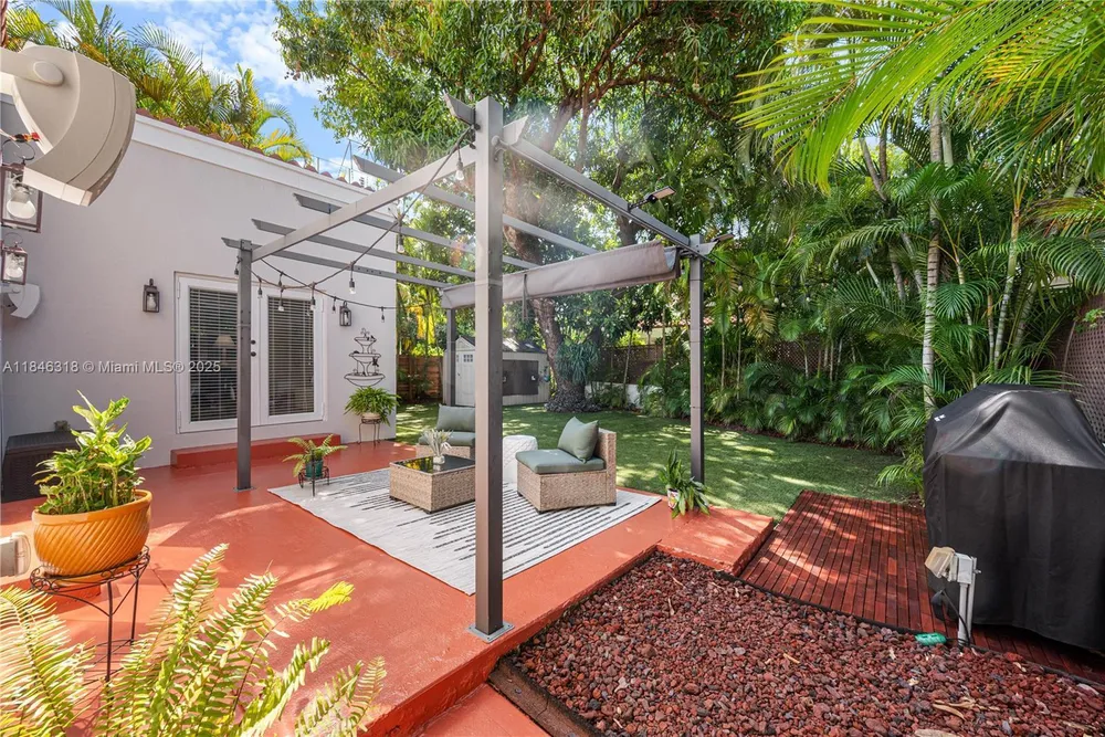 1020 SW 22nd St, Miami, FL 33129
