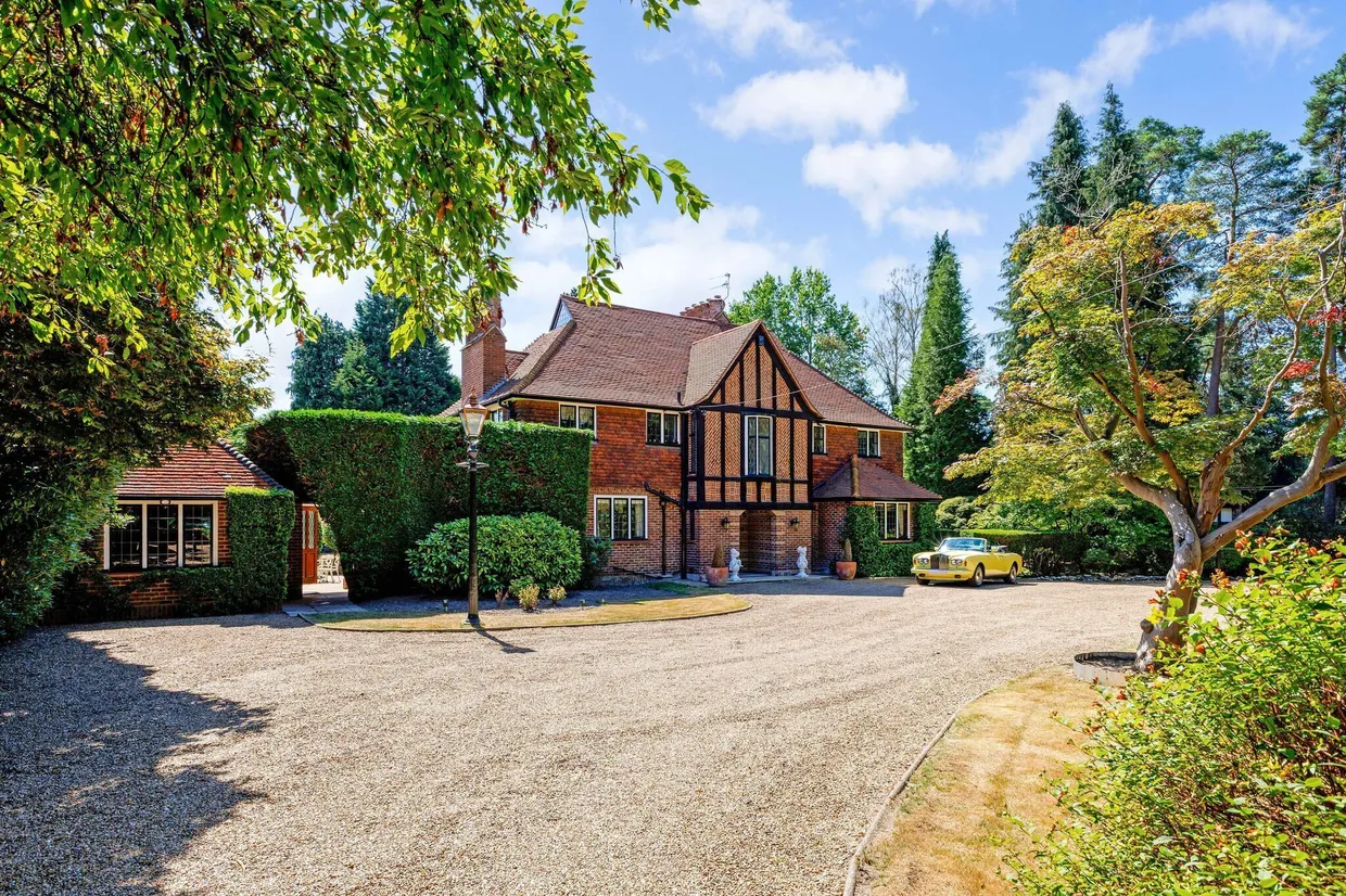 Wellington Avenue, Virginia Water, GU25 photo 2