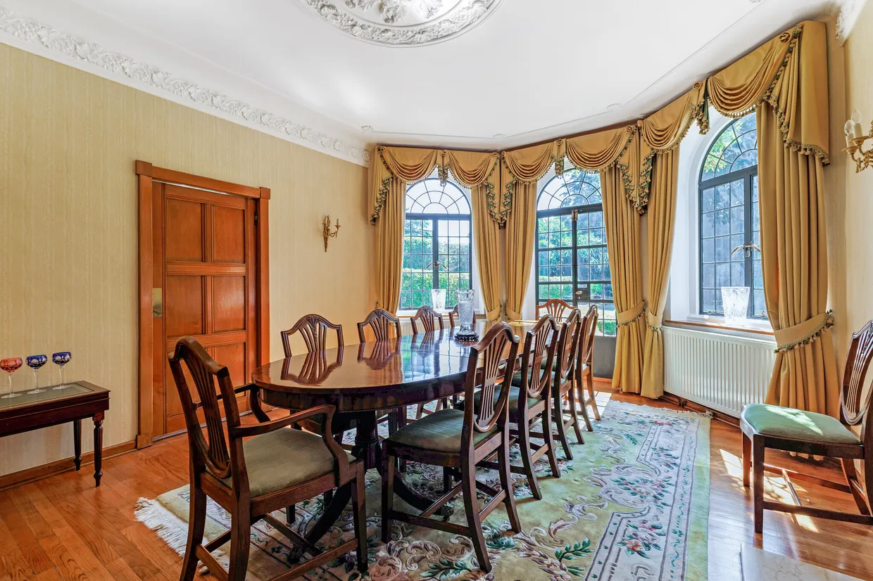 Wellington Avenue, Virginia Water, GU25 photo 9