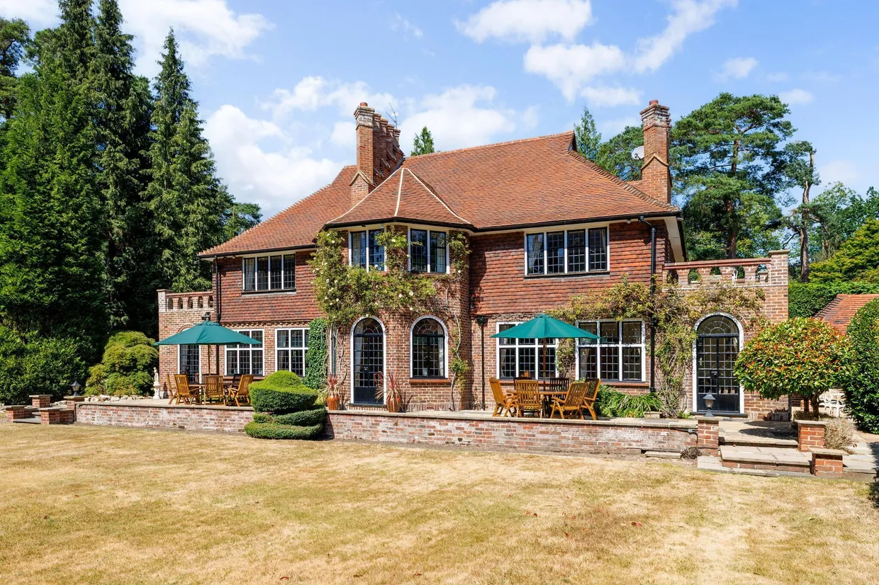 Wellington Avenue, Virginia Water, GU25 photo 1