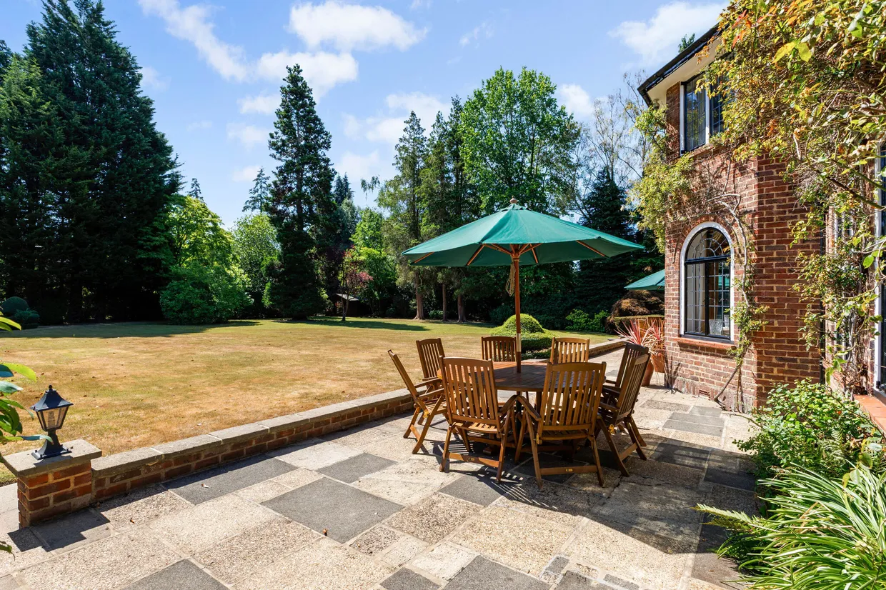 Wellington Avenue, Virginia Water, GU25 photo 18