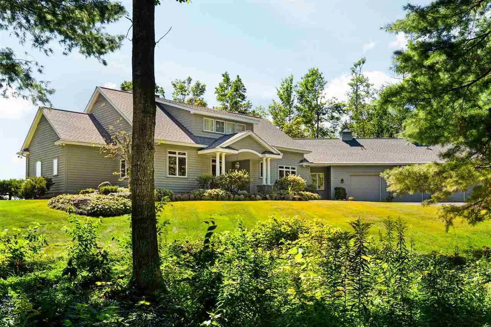 731 W Hathaway Rd, Harbor Springs, MI 49740