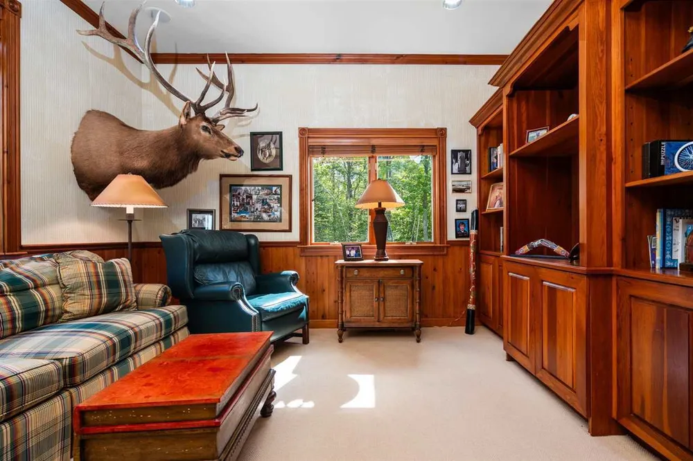 731 W Hathaway Rd, Harbor Springs, MI 49740