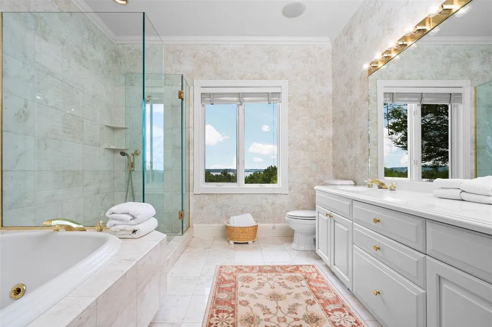 731 W Hathaway Rd, Harbor Springs, MI 49740