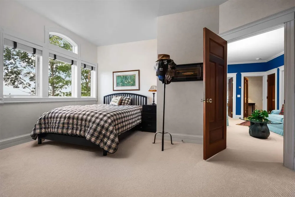 731 W Hathaway Rd, Harbor Springs, MI 49740