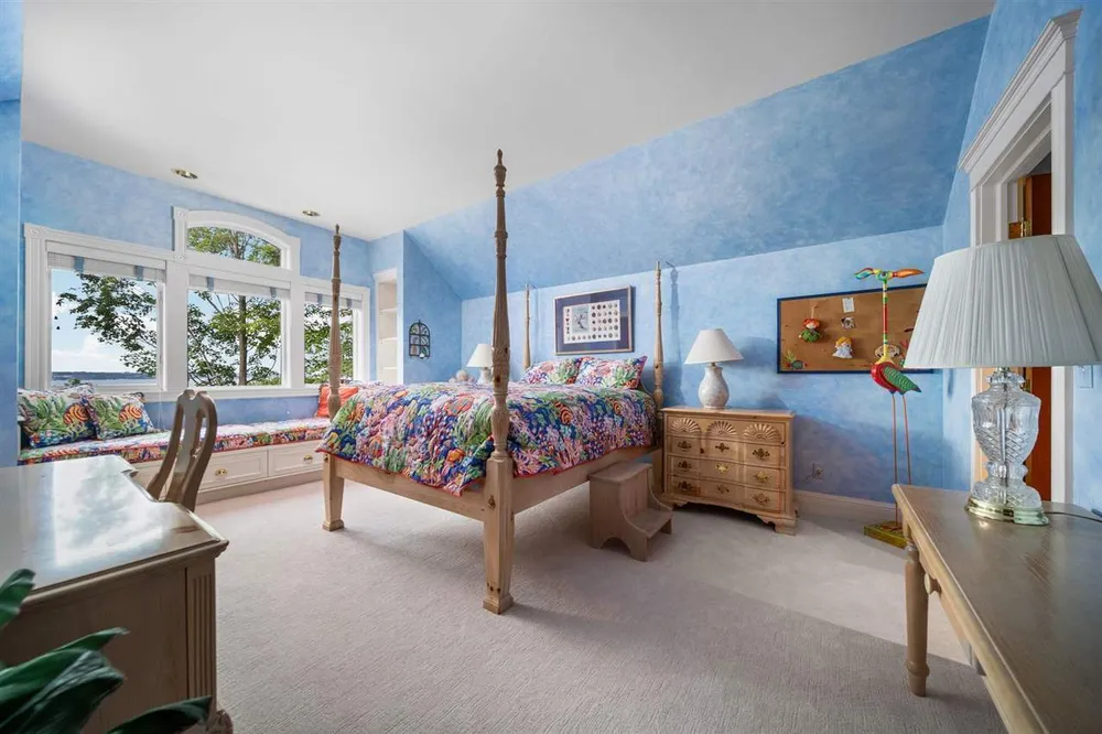 731 W Hathaway Rd, Harbor Springs, MI 49740