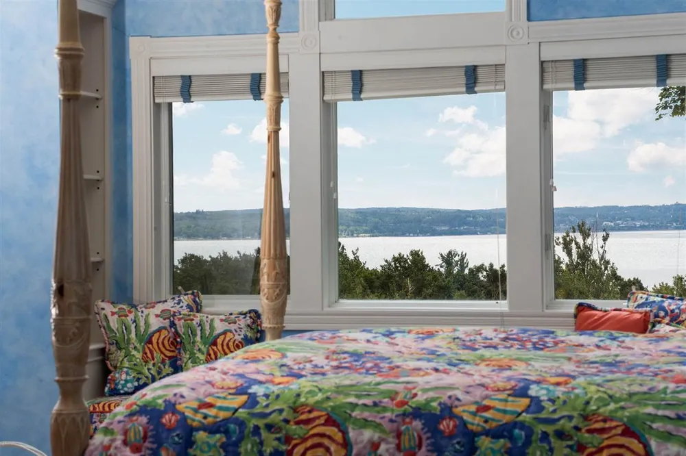 731 W Hathaway Rd, Harbor Springs, MI 49740