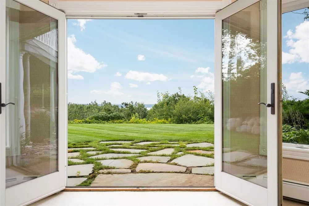 731 W Hathaway Rd, Harbor Springs, MI 49740