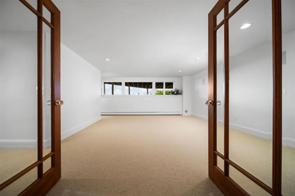 731 W Hathaway Rd, Harbor Springs, MI 49740