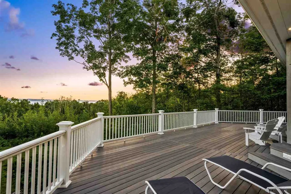 731 W Hathaway Rd, Harbor Springs, MI 49740