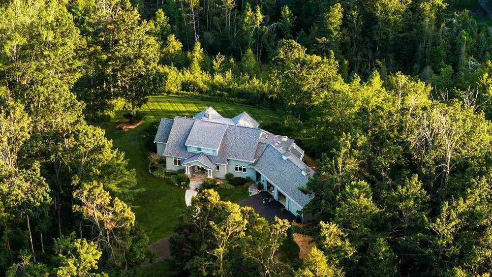 731 W Hathaway Rd, Harbor Springs, MI 49740
