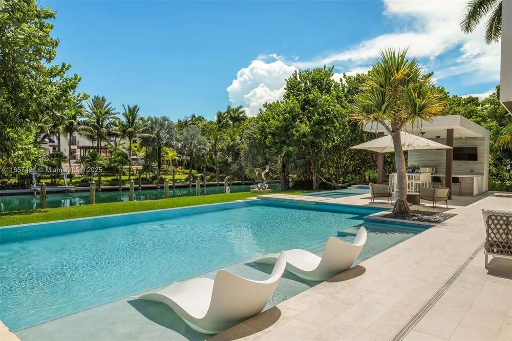 540 Leucadendra Dr, Coral Gables, FL 33156