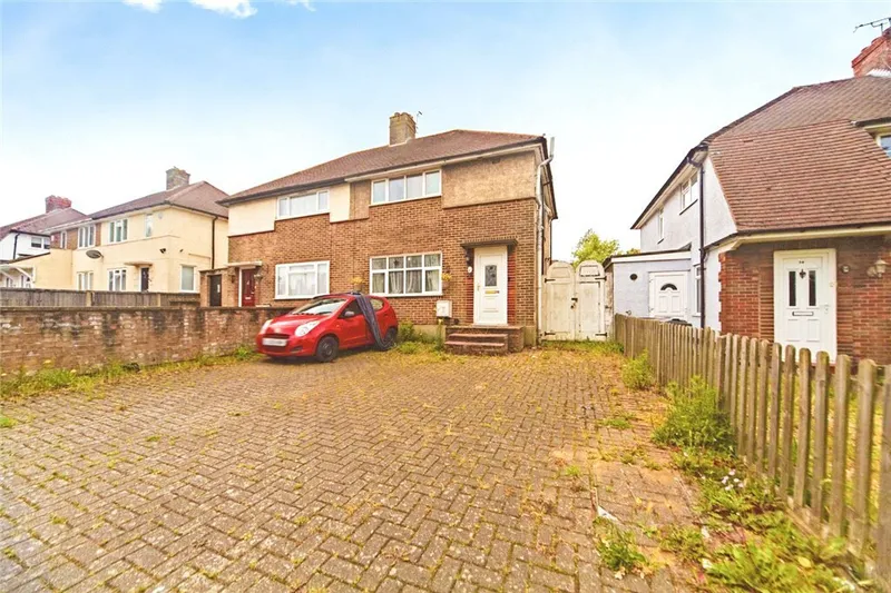 3 bedroom property for sale in Parkway, New Addington, Croydon, CR0