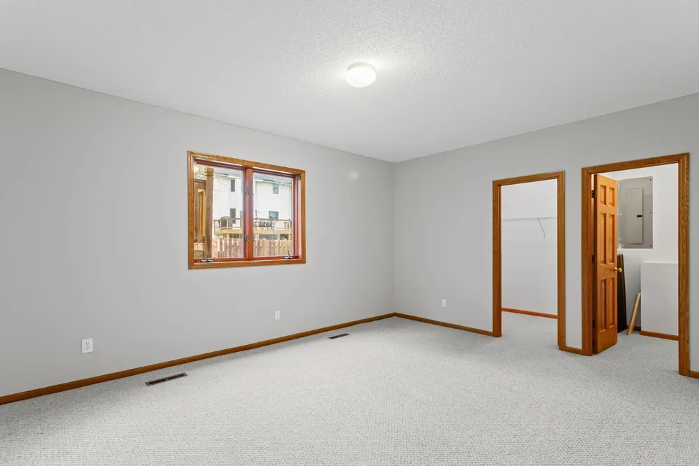 10035 Gristmill Ridge, Eden Prairie, MN 55347
