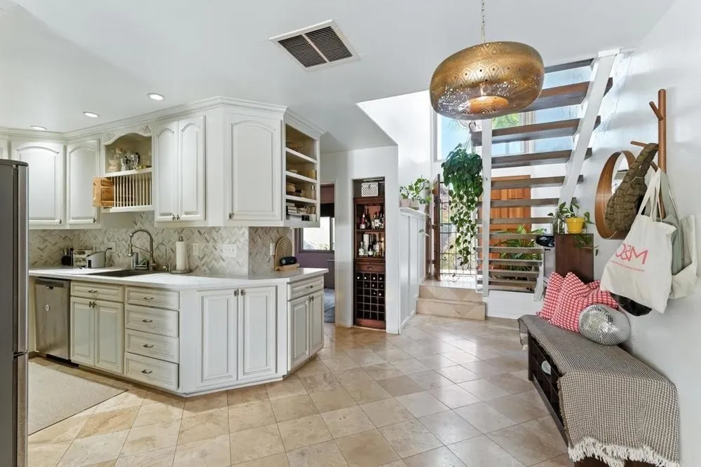4252 Loma Riviera Ln, San Diego, CA 92110