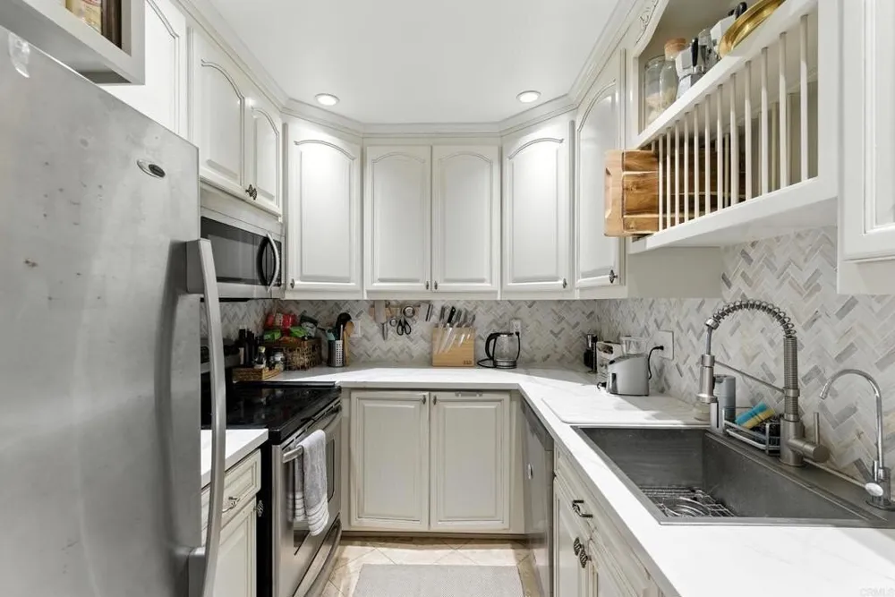 4252 Loma Riviera Ln, San Diego, CA 92110