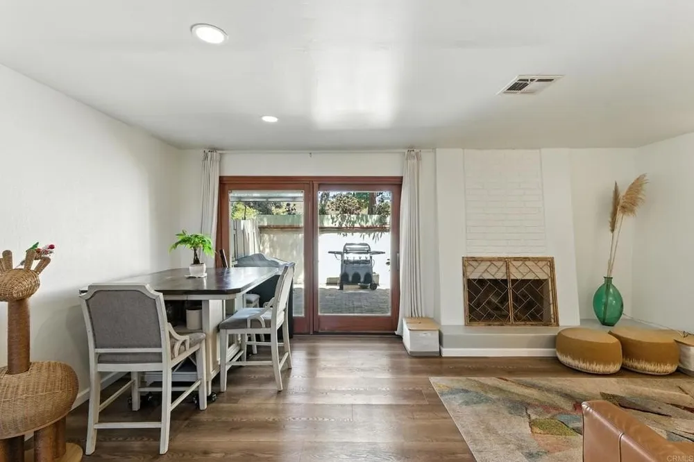 4252 Loma Riviera Ln, San Diego, CA 92110