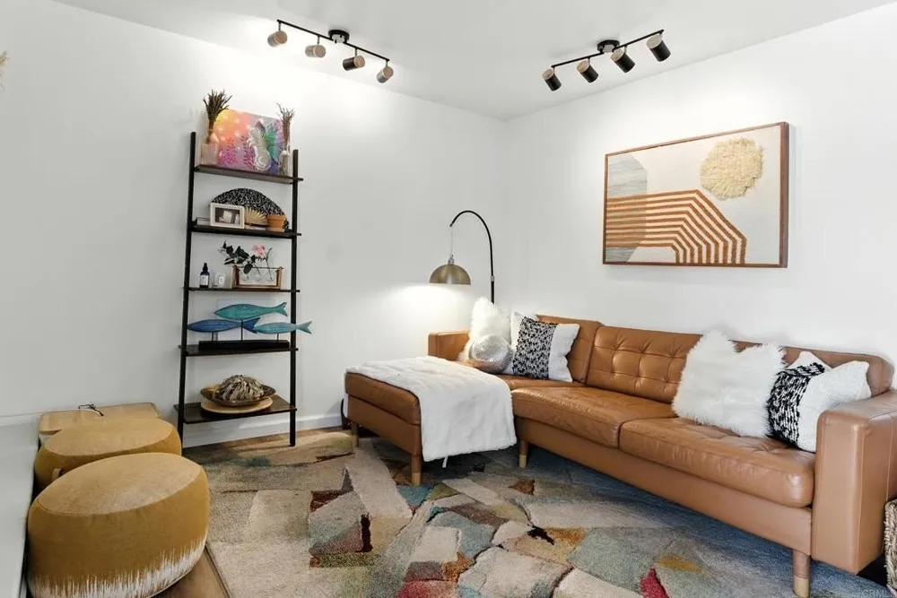 4252 Loma Riviera Ln, San Diego, CA 92110