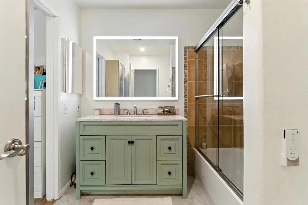 4252 Loma Riviera Ln, San Diego, CA 92110