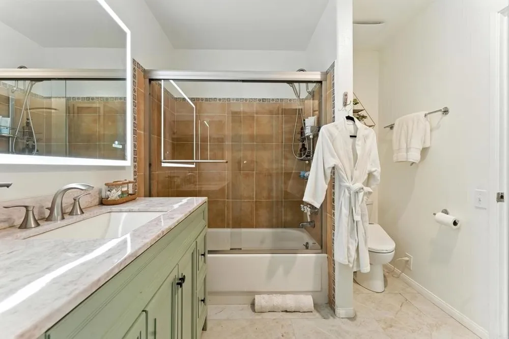 4252 Loma Riviera Ln, San Diego, CA 92110